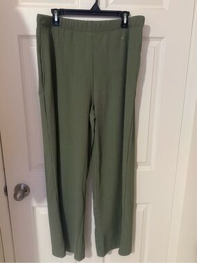 Basic Editions Olive Textured Pull-On Pants